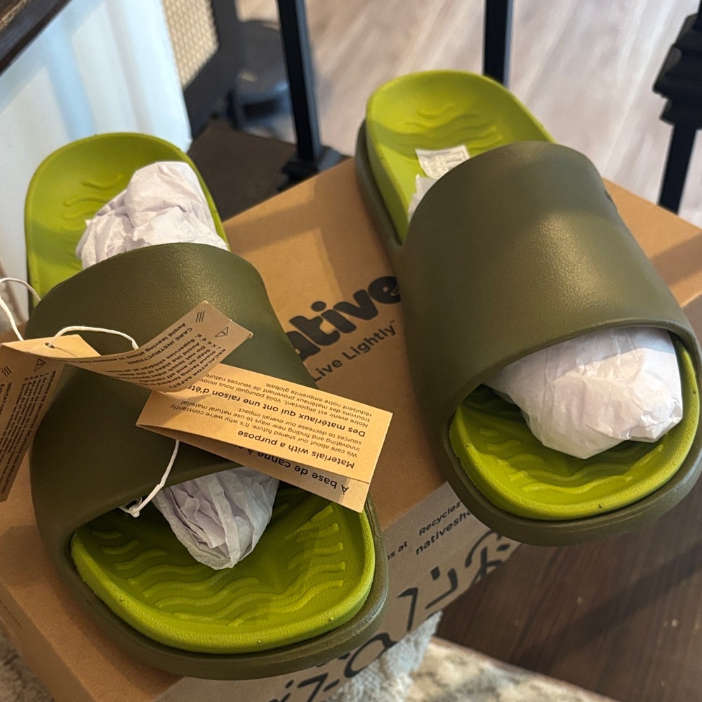 NEW WITH TAGS Native Slide Sandals